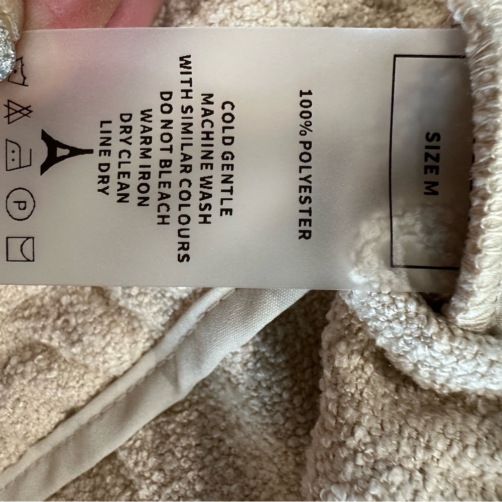 Maniere De Voir textured shorts oatmeal color men’s Sz M NWOT - Picture 10 of 10